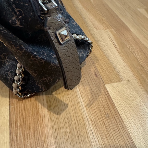 GUESS Confidential Chain Retro Satchel bag GREAT CONDITION